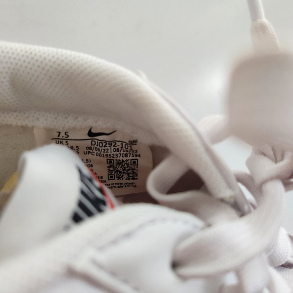 Nike Legacy Court Sneakers - Picture 5 of 6